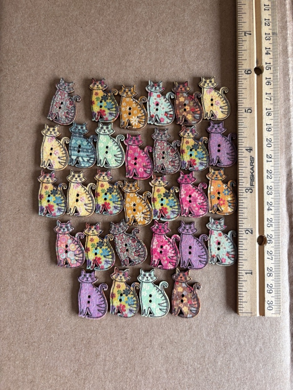 Wooden Colorful Cat Buttons -Sewing Knitting Crafts Lot of 30 - Picture 3 of 6